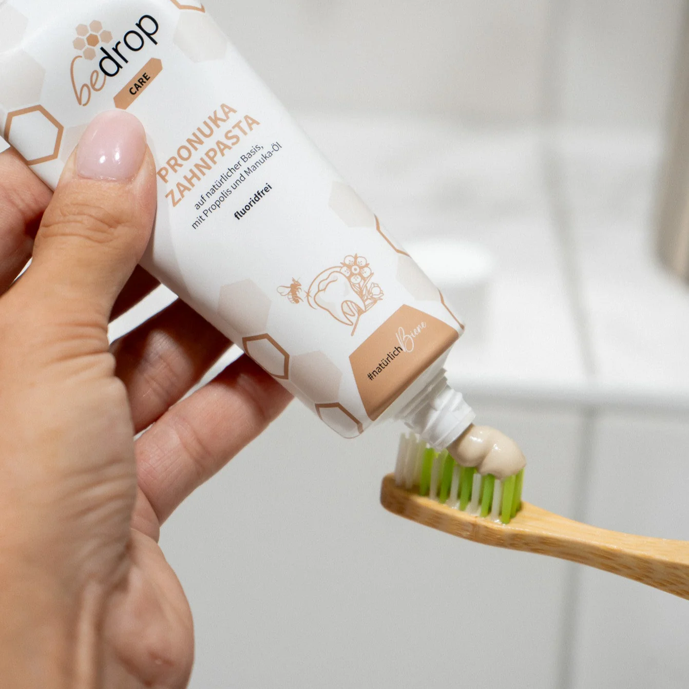 Pronuka Zahnpasta / Zahncreme mit Propolis & Manuka-Öl, fluoridfrei & natürlich - 75ml - Image 3